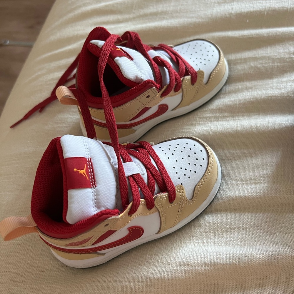 New in Box Toddler Air Jordan Nike Tennis Shoe - Picture 3 of 8